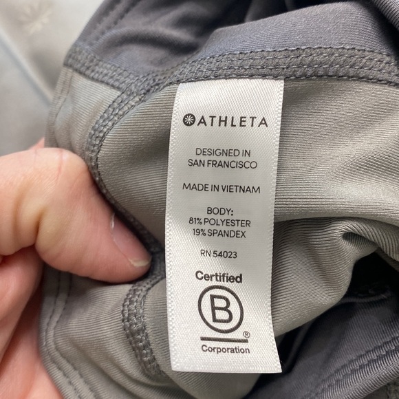 Athleta grey crop leggings size large. - Picture 12 of 14